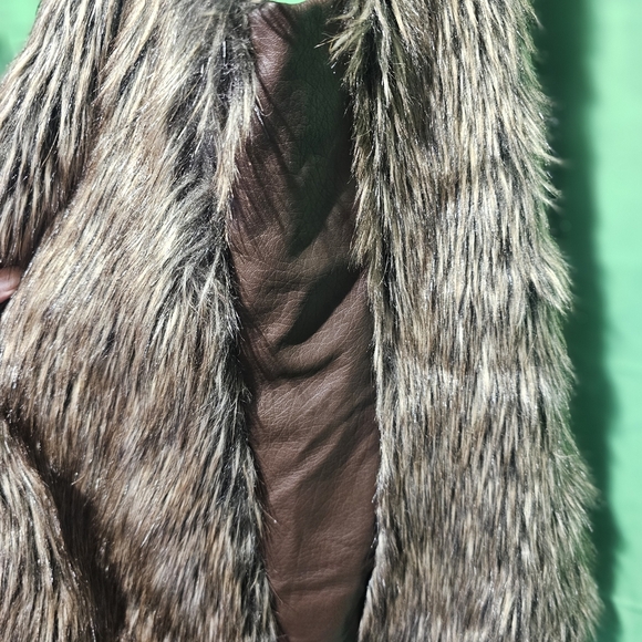 Miss London Faux Fur Vest EUC Medoun in Earthy Tones PTP 19 - Picture 2 of 4